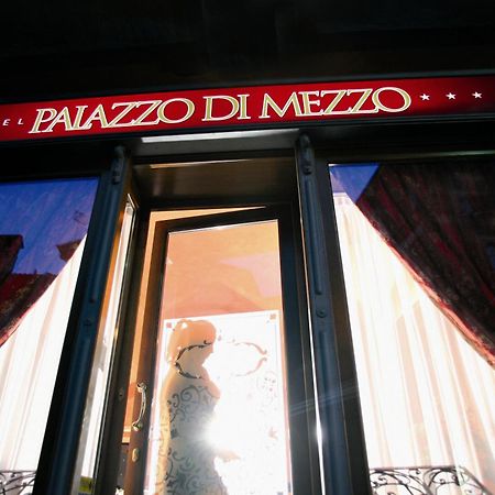 Hotel Palazzo Di Mezzo Carrù Eksteriør bilde