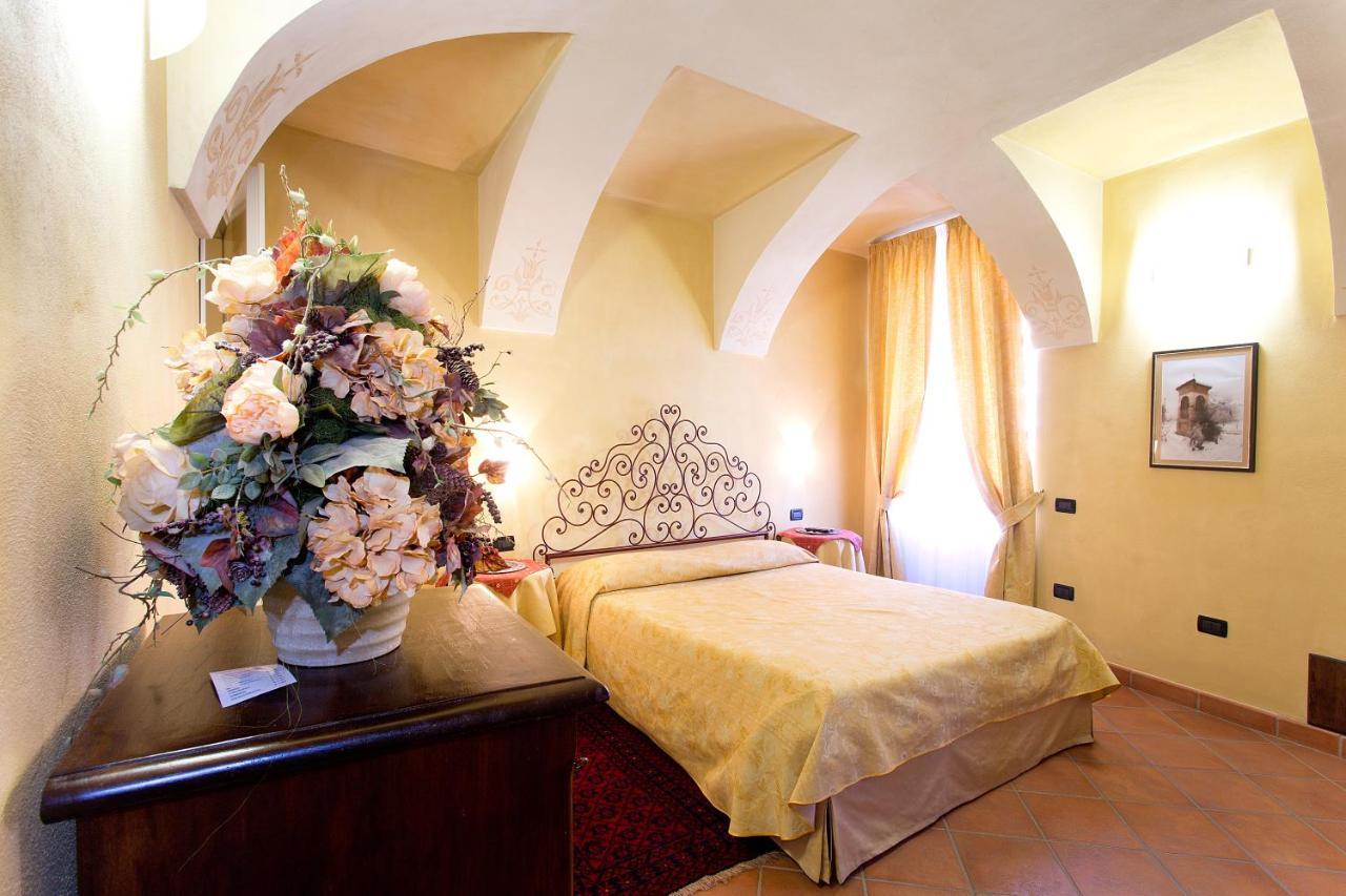 Hotel Palazzo Di Mezzo Carrù Eksteriør bilde