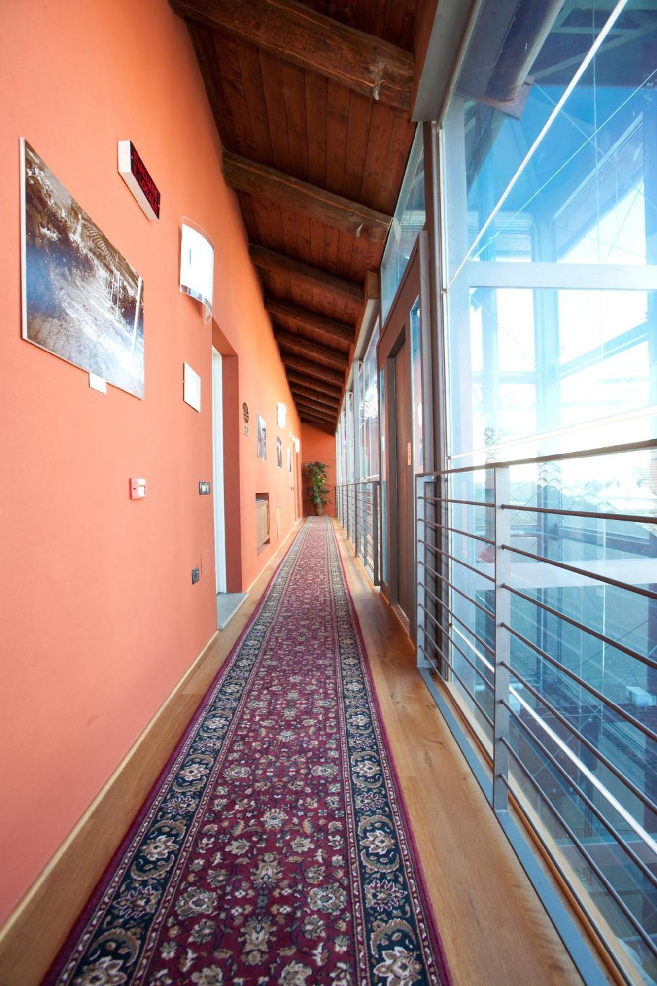 Hotel Palazzo Di Mezzo Carrù Eksteriør bilde