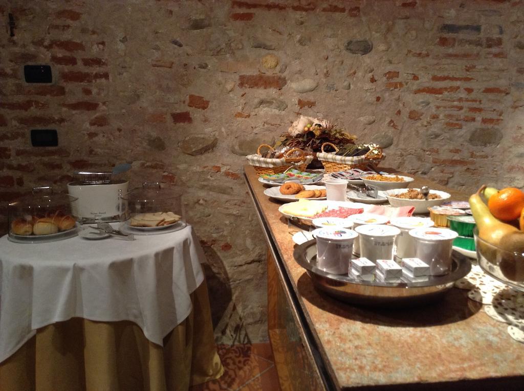 Hotel Palazzo Di Mezzo Carrù Eksteriør bilde