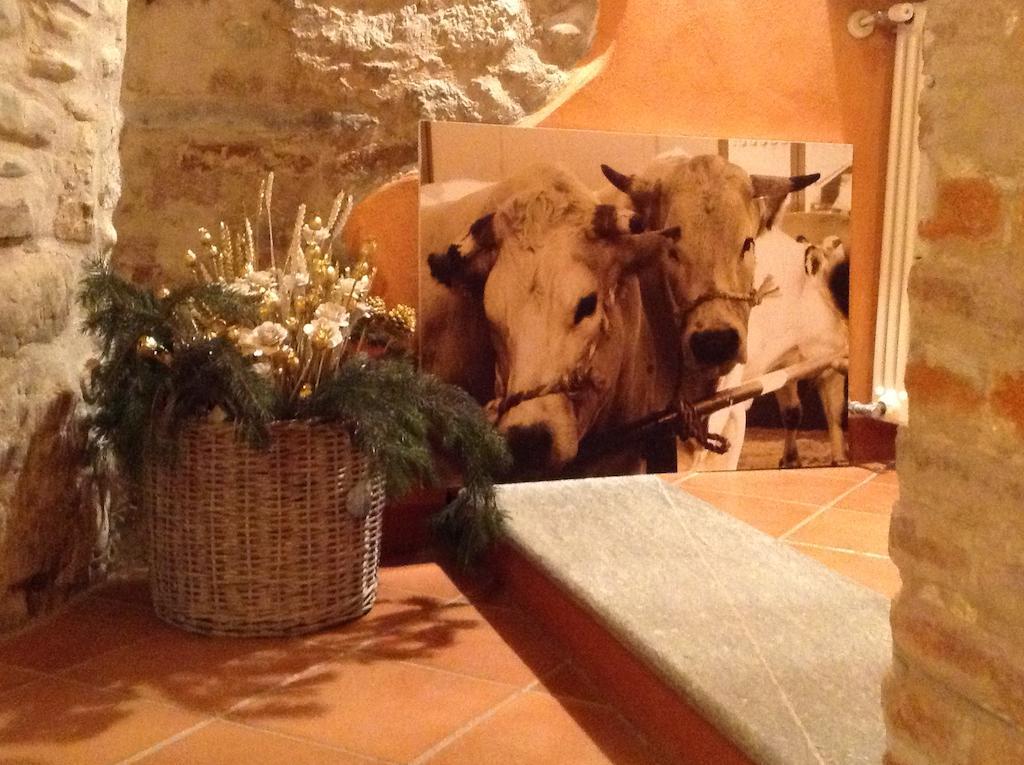Hotel Palazzo Di Mezzo Carrù Eksteriør bilde