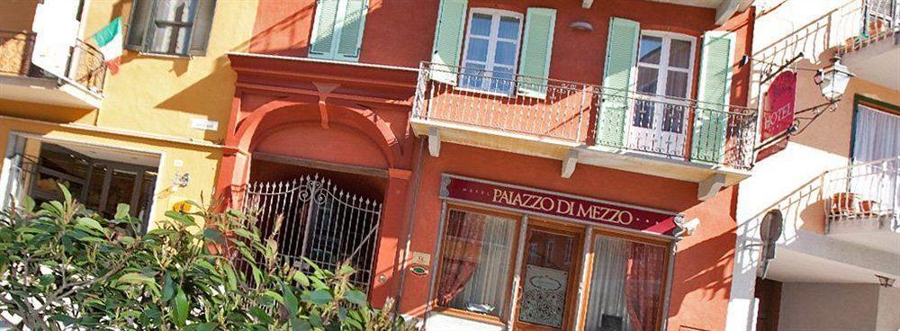 Hotel Palazzo Di Mezzo Carrù Eksteriør bilde