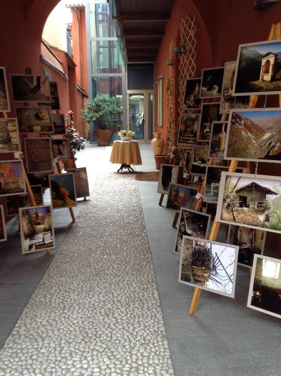 Hotel Palazzo Di Mezzo Carrù Eksteriør bilde