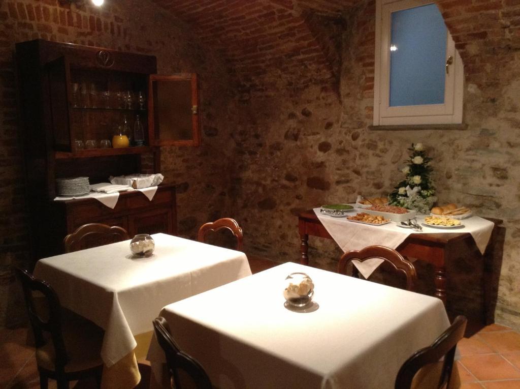 Hotel Palazzo Di Mezzo Carrù Eksteriør bilde