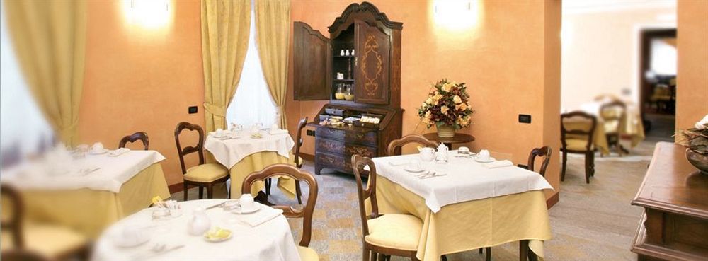 Hotel Palazzo Di Mezzo Carrù Eksteriør bilde