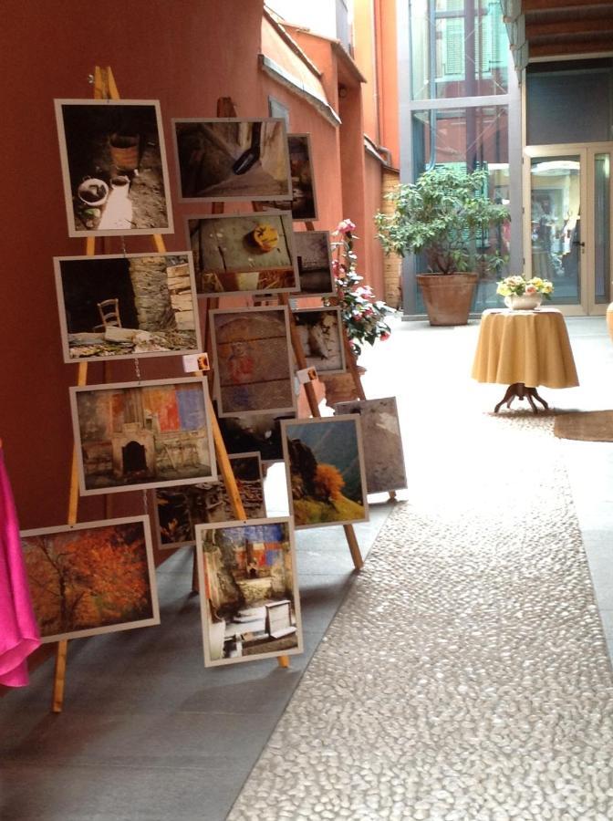 Hotel Palazzo Di Mezzo Carrù Eksteriør bilde