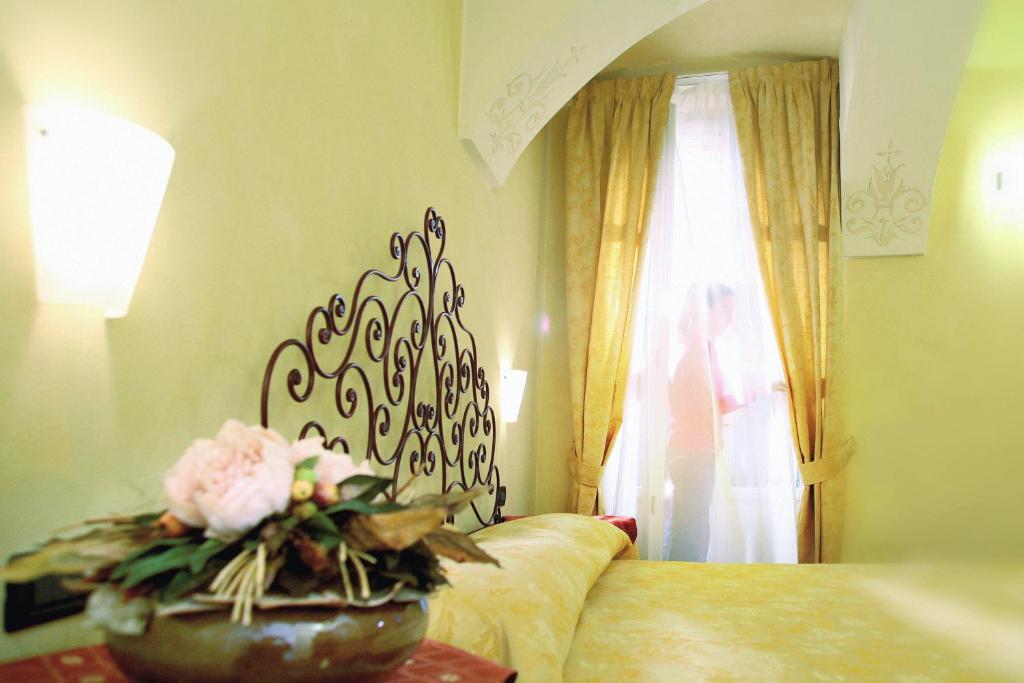 Hotel Palazzo Di Mezzo Carrù Eksteriør bilde